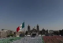 Mexico City sets world record for largest soccer class