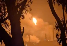 Firefighters battle huge blaze at Australian oil refinery