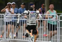 Robot runners beat humans in Beijing half-marathon