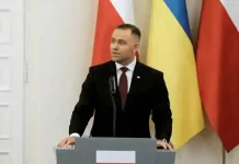 Poland’s president strips Zelenskyy of top honor