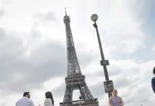 Eiffel Tower chief to quit over exclusion of female staff