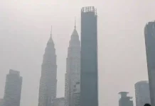 Malaysia shuts schools amid toxic haze from Indonesian fires