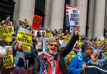 ‘No Kings’ rallies push early voting ahead of US midterm elections