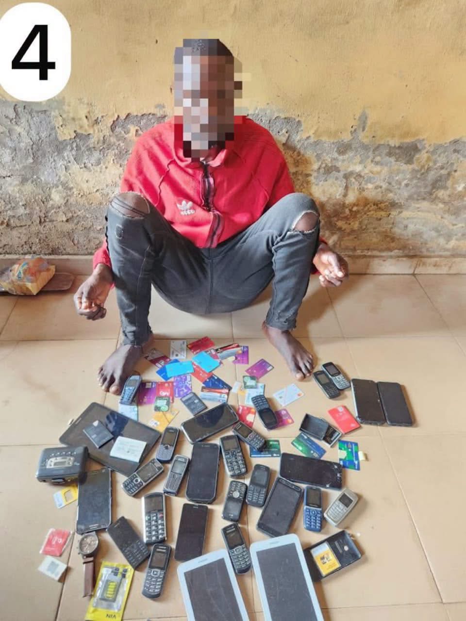 OGUN POLICE ARREST SUSPECTED ₦2.5M FRAUDSTER, RECOVER 25 ATM CARDS, 25 PHONES, 16 SIM CARDS